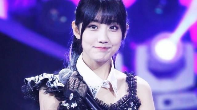 程潇反重力头盔刘海又厚又呆，鞠婧祎早期铁刘海仍然是清秀佳人