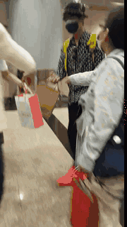 黑粉有多可怕？王俊凯招黑客攻击鹿晗险车祸，她两女儿被残忍杀害