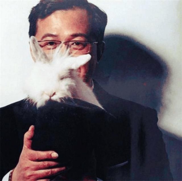 卓伟爆料刘姓女子同侍父子俩,称对方自甘堕落,又一女神沦陷了?