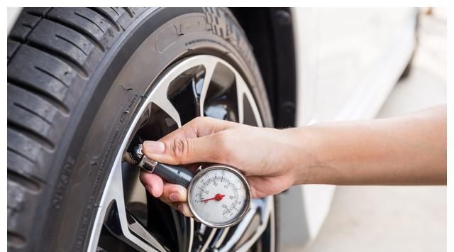 「车辆」胎压调整到多少才安全?说2.5就骗骗外行人,老司机一般按这数来