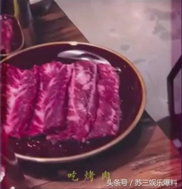 白百何懒理带小鲜肉回家传闻,晒魔性吃烤肉视频变表情包