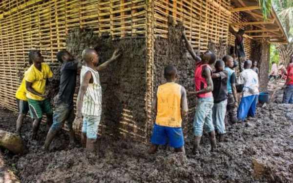 实拍：非洲农民这样盖房