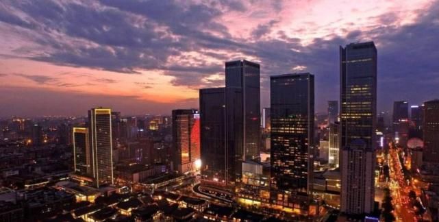  「居住」四川最适合人们居住的城市，一座是省会，另一座是著名旅游城市