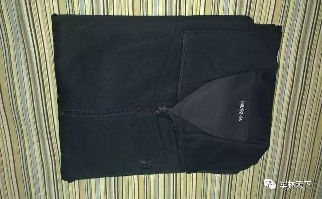 17式是07式军装的一种非常良好的延续，好想穿上它跑3000米