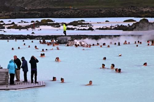 世界上第一个“破产”的国家，负债1000亿，只用十年时间重回发达
