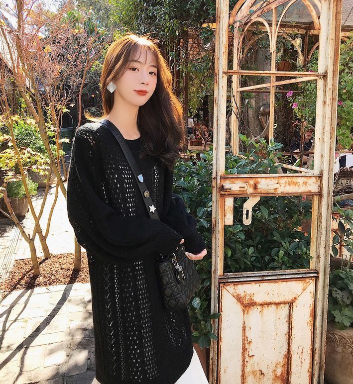 韩国模特长得都俊，有新加坡美景相衬，感觉更是有气质