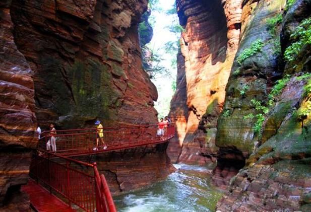 我国唯一一个破产的5A景区，景区负债8亿仍开放，矿泉水只卖1元