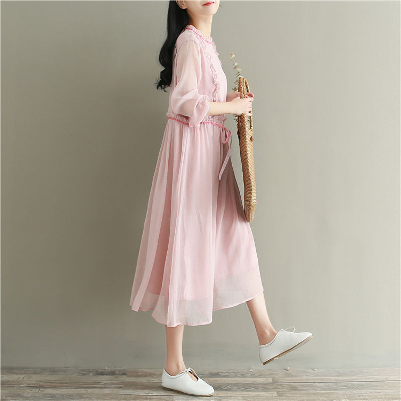 七月的高温高温别傻傻的穿长裤了，今年流行连衣裙，穿上确实洋气