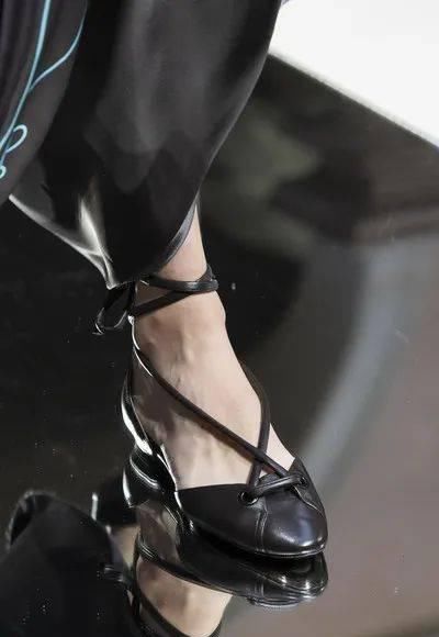  『新元素』鞋子没新意?来跟随时装周解锁美炸天的新元素