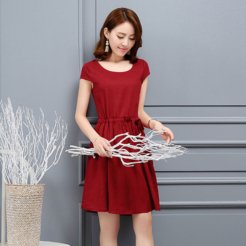 如今的连衣裙越来越迷人，若隐若现显身材，美的沉鱼落雁闭月羞花