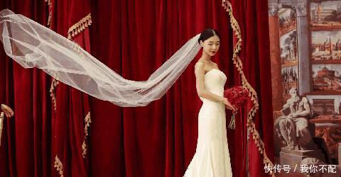  「来宾」她用一件其他新娘不会穿的婚纱，惊艳了在场所有的来宾