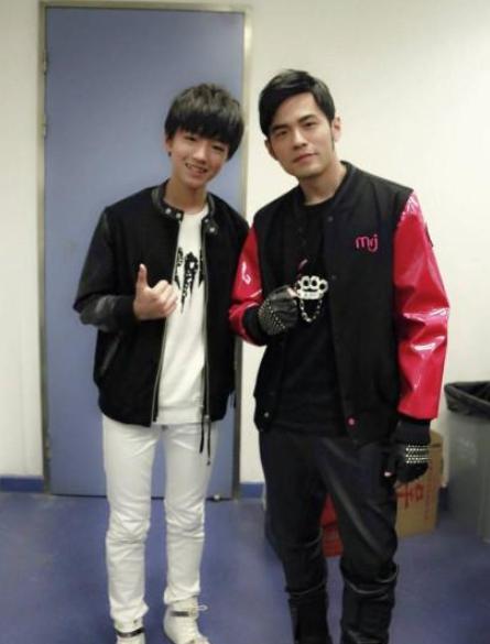 张艺兴肖战合照