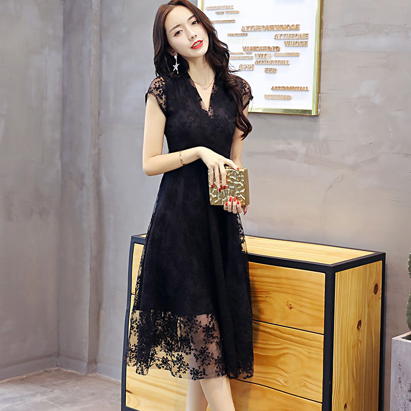 蕾丝的优雅永不过时，悠悠女人味挡不住，8090后女人穿，超美