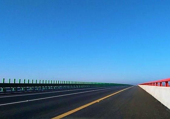 中国首条用＂垃圾＂建的公路，全长122公里，连接众多枢纽城市