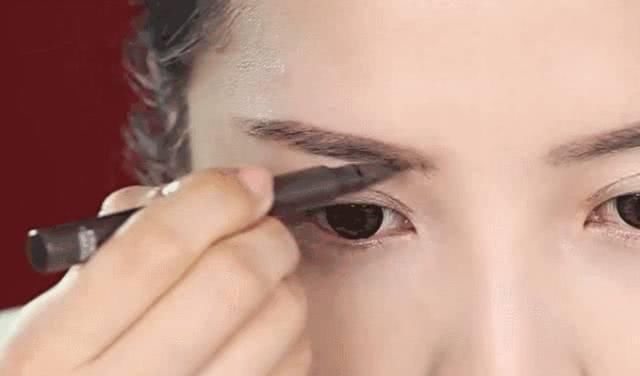 每天都化妆，你知道如何让妆容变得更好看吗?