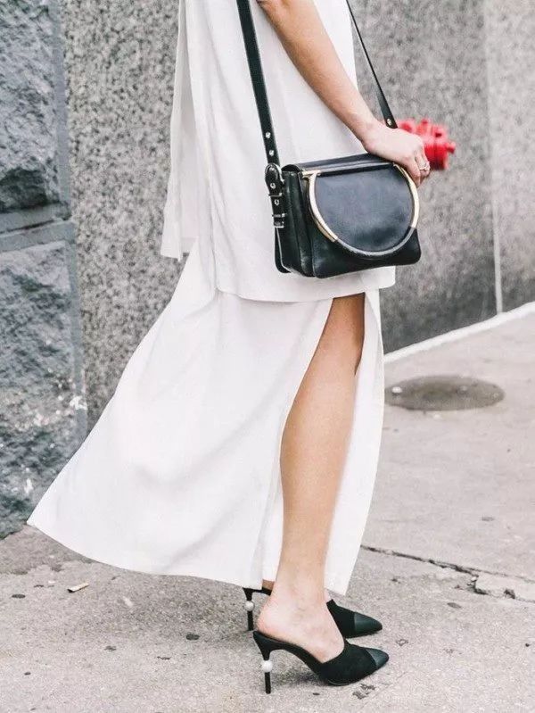 舒适、时尚、显腿长!这个夏天，时髦界都在pick澡堂拖!