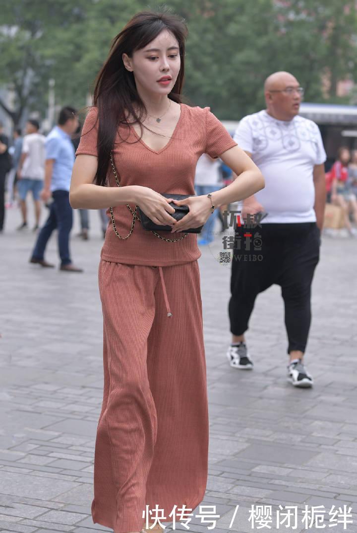 「 装做」集舒适和时尚于一身,时髦到不行!,街拍:用运动装做混搭