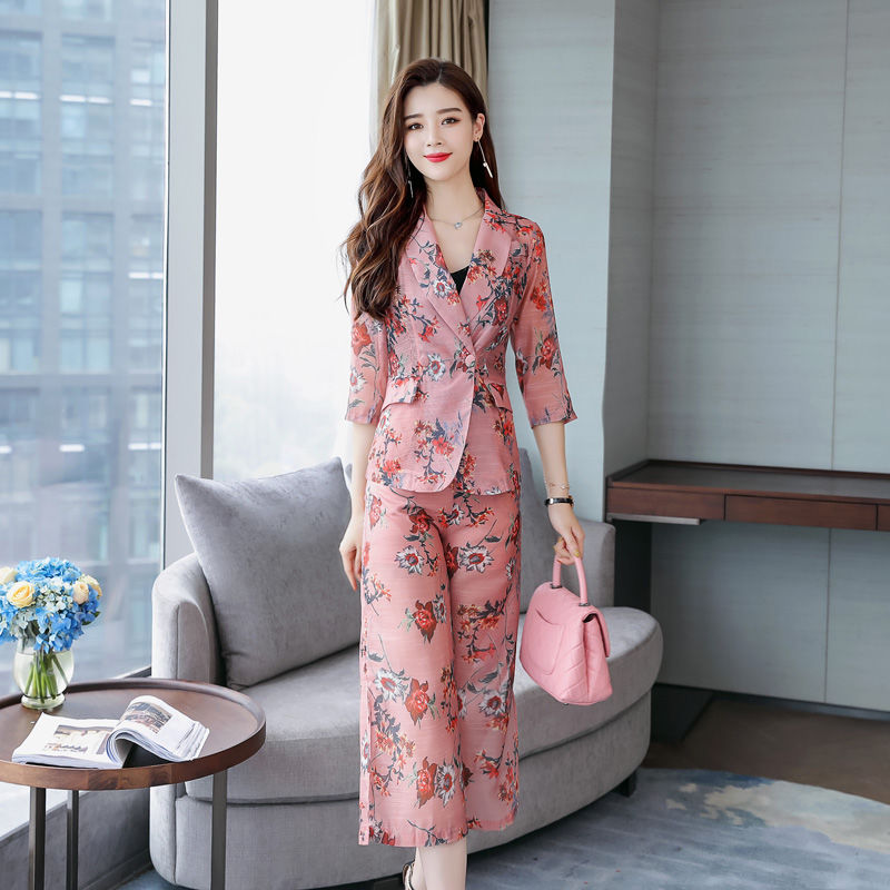 53岁婆婆穿这，新款套装，去跳广场舞，洋气显嫩，阿姨们都想买