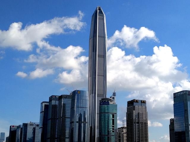 华南第一摩天楼，直入云霄，它的确气派！