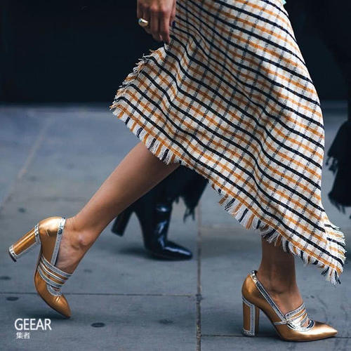 让时尚达人教你把格子裙怎样穿出经典时髦感!