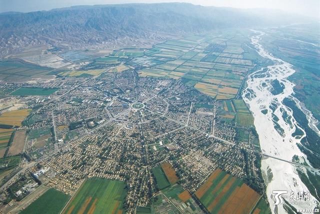 这座奇特历史古城没有红绿灯，却从不堵车