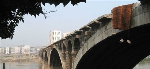  #沱江大#中国最“委屈”的大桥：被定为危桥，炸药都没炸毁，还