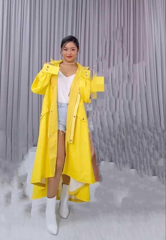 王菊“土味时尚”从未让人失望过！银发配校服的她真的只有25岁？