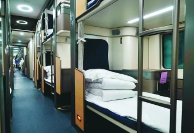 中国首辆双层卧铺高铁，就像是温暖的小家，被称为“移动宾馆”