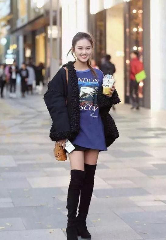  glevel_3＂时尚街拍性感天真可爱的小姑娘，可以用月里嫦娥形容
