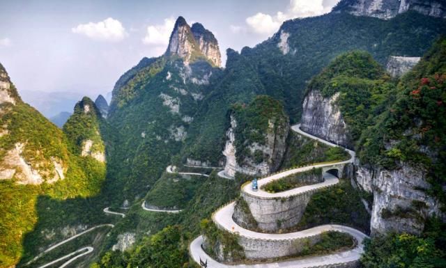 中国最壮观的山间公路，仅10.77公里却有99道弯，引无数人来赛车