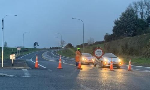 新西兰一旅游大巴侧翻致中国游客死亡