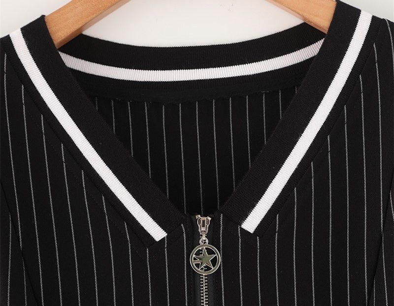 秋季穿这秋装连衣裙，单穿洋气，配打底+风衣时髦，忒美嫩