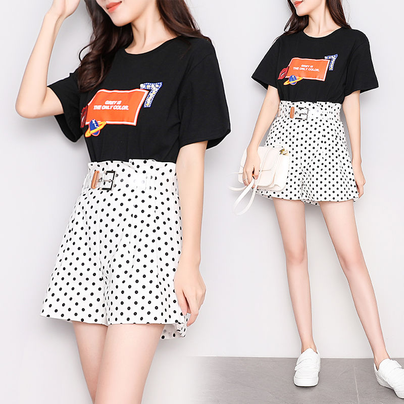 听说今年的T恤+短裤，特美，能把连衣裙比下去，看了之后我信了