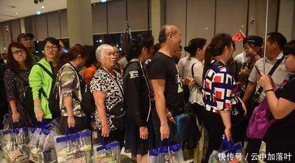 泰国水果摊再次惹恼中国游客，为何到处张贴“中文警示语”