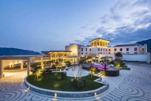 为什么出去旅游的人,发个朋友圈就带地址?其实并不是为了炫耀!