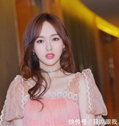 唐嫣罗晋同框，一对高颜值画面太养眼，不过罗晋神色有点不对劲！