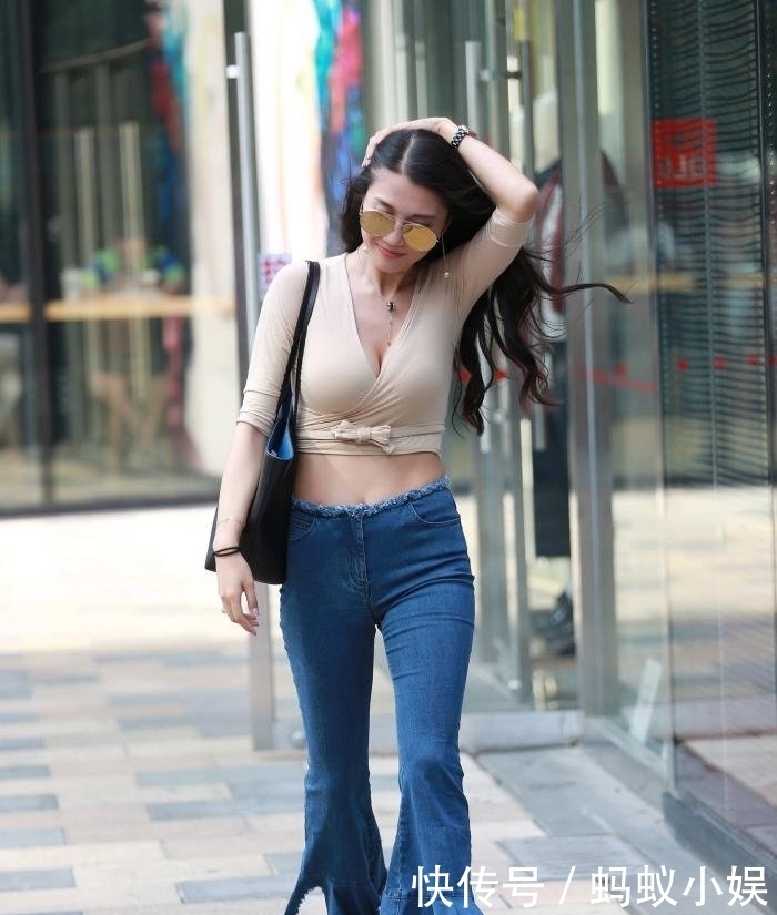 #精致#完美穿搭,面容精致的小姐姐,曼妙身材尽显女人别样韵味!