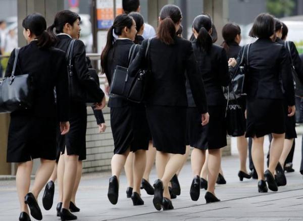  『辛苦』日本东京举办活动 让男性试穿高跟鞋体会女性辛苦