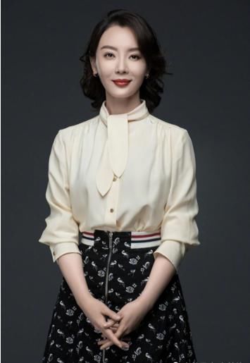 法则:聪明的女生会穿搭,掌握3个“穿搭法则”,你也能比同龄人显年轻