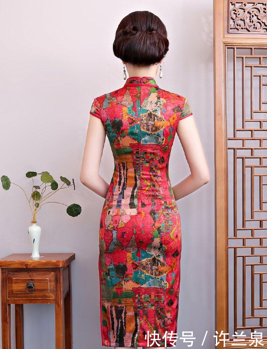 修身旗袍裙，让身材更有饱满风韵感