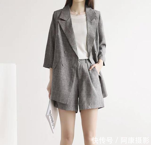  『女人味』优雅的温柔系穿搭是真爱，简约时髦不乏女人味，柔美得“不像话”