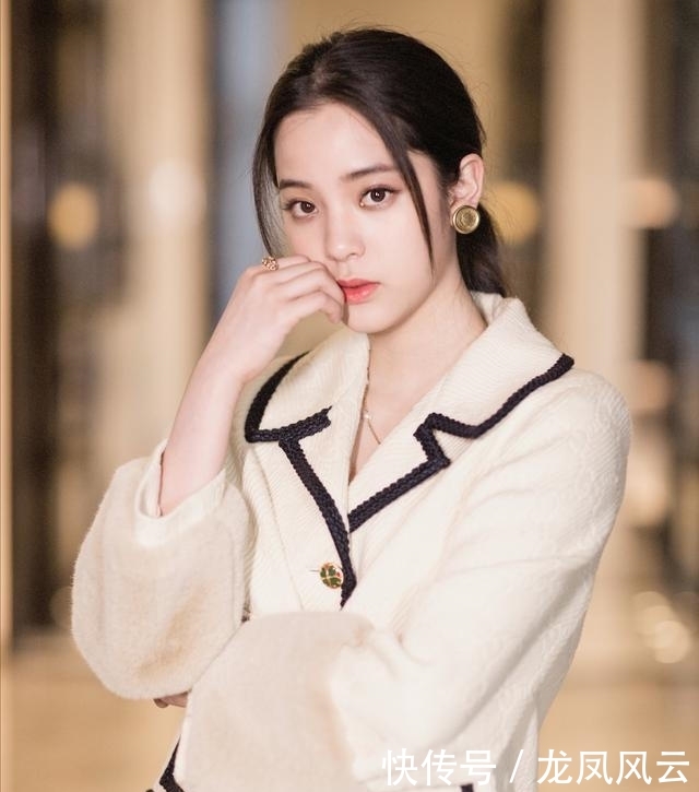 『脸上』脸上都有这4个特征的女生,很受异性喜欢,同时中2个的人很幸运