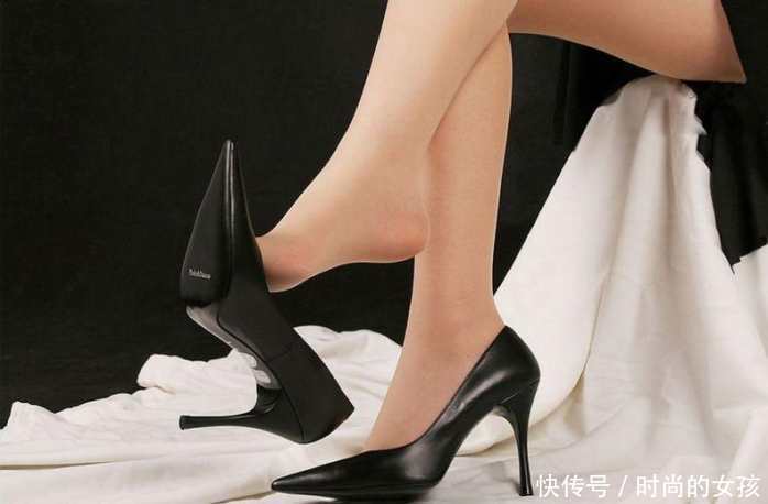 时尚干练的高跟鞋，简单的设计感，穿着让你去任何你想去的地方！