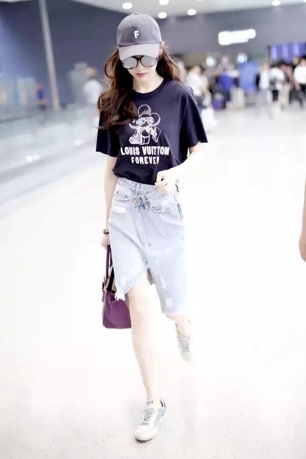 1米72的唐嫣厉害了，一双筷子腿撑起模特身材，网友:该增肥了