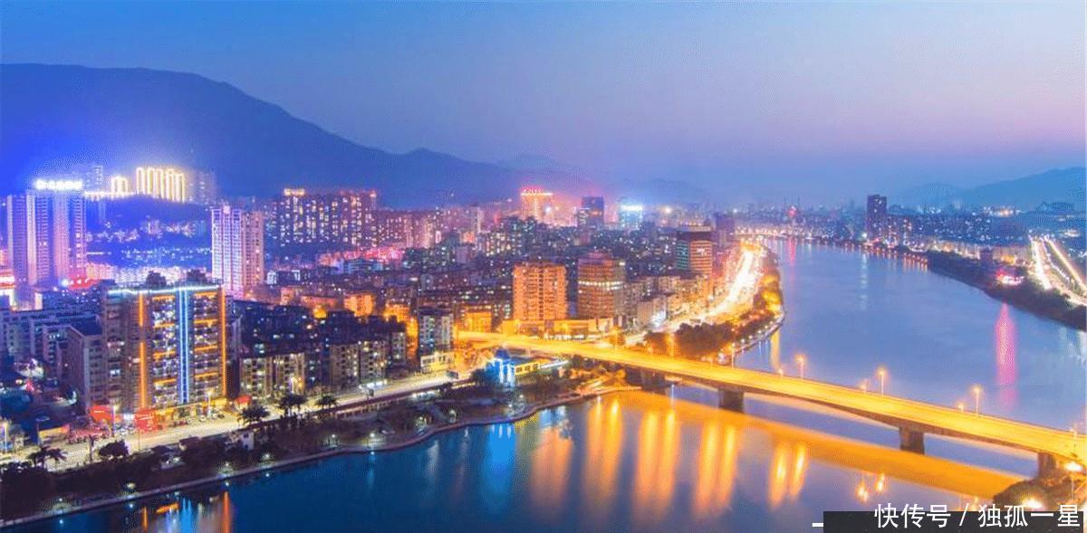 福建排名老二的城市, 面积是福州的二倍, 县里有样东西全国闻名