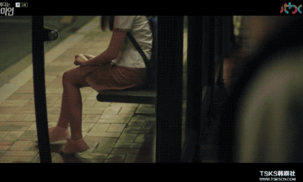 长那么好看？绝对整容了！双眼皮那么宽？是割的吧！