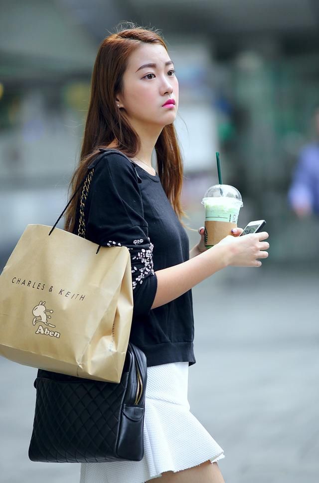 街拍!大街上形形色色的路人!怎样的装扮能让你为美停留三秒钟!