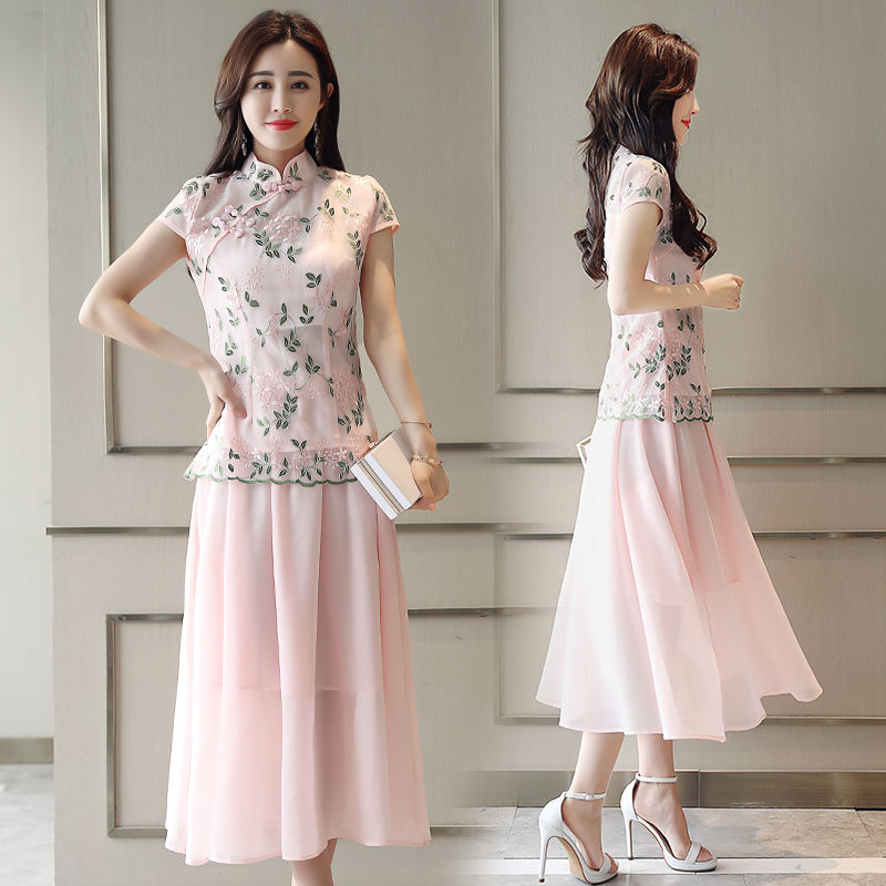 有一种美叫“旗袍”，立秋已到，42岁老婆穿旗袍，简直美若天仙