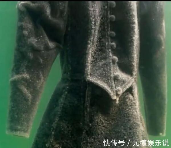 设计师将一件衣服放入死海，2年之后捞上来惊呆众人