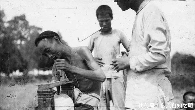  村庄：百年前北方农村老照片：房屋破败道路泥泞，农民穿粗布衣